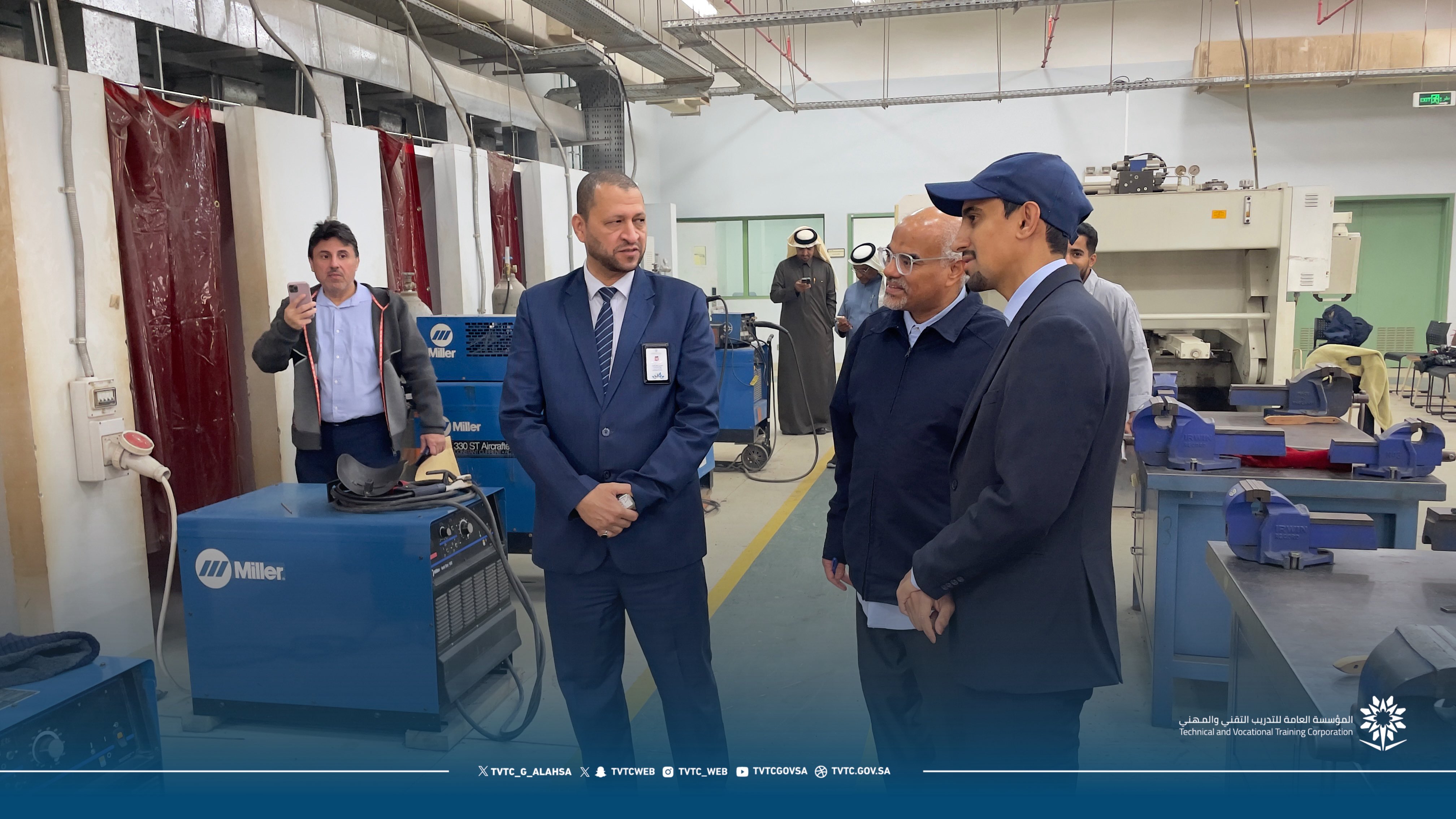 ورشة صيانة آلات.jpg